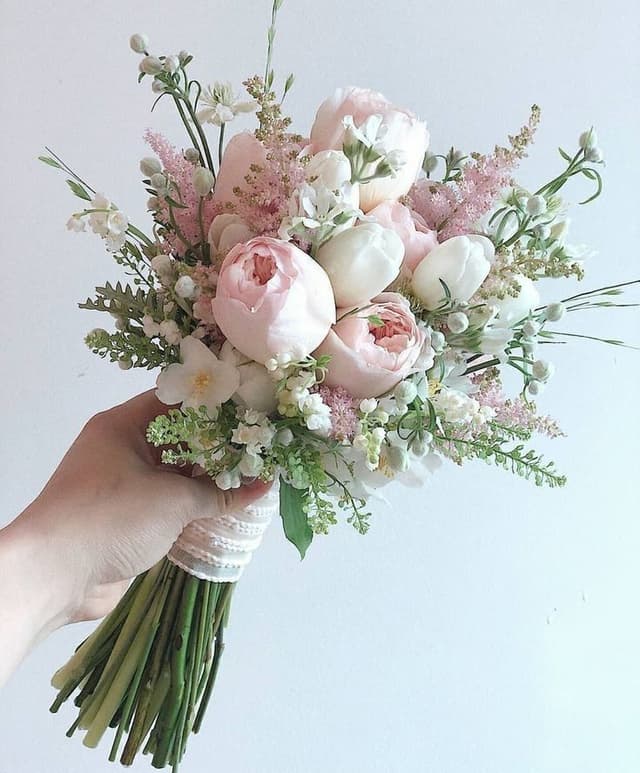 Hand Bouquet Mawar Pink